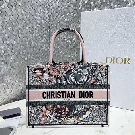 dior トート 名前入り